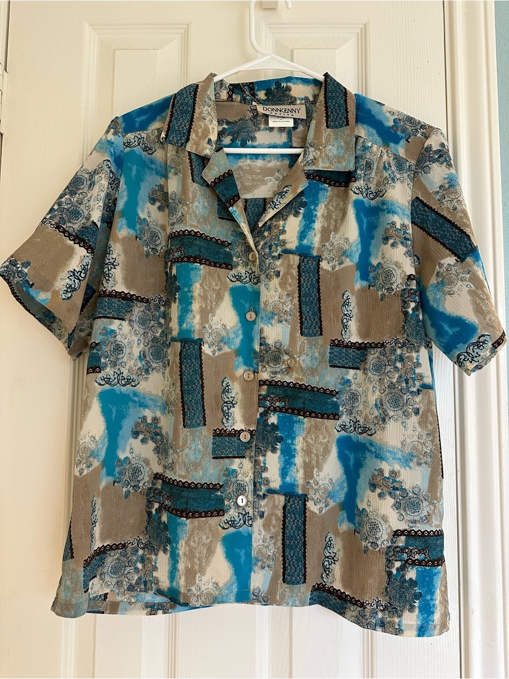 vintage Donnkenny Petite Large blouse featuring a blue, beige, gray patchwork